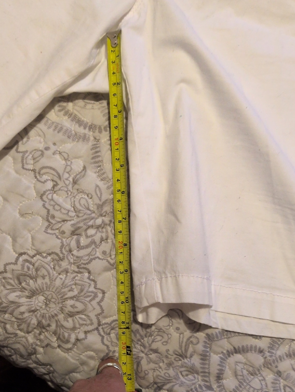 Gloria Vanderbilt White Women's Shorts - Picture 6 of 7
